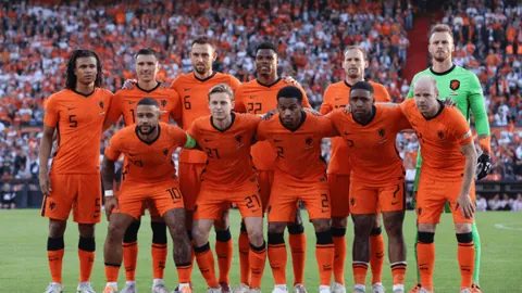 太阳报：曼联若今夏与阿莫林及教练团解除合约，需支付高达2000万英镑赔偿金