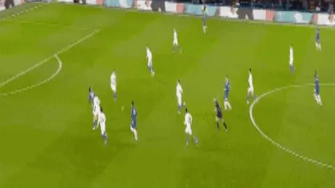 央行开展3000亿1年期MLF投放，中标利率保持稳定